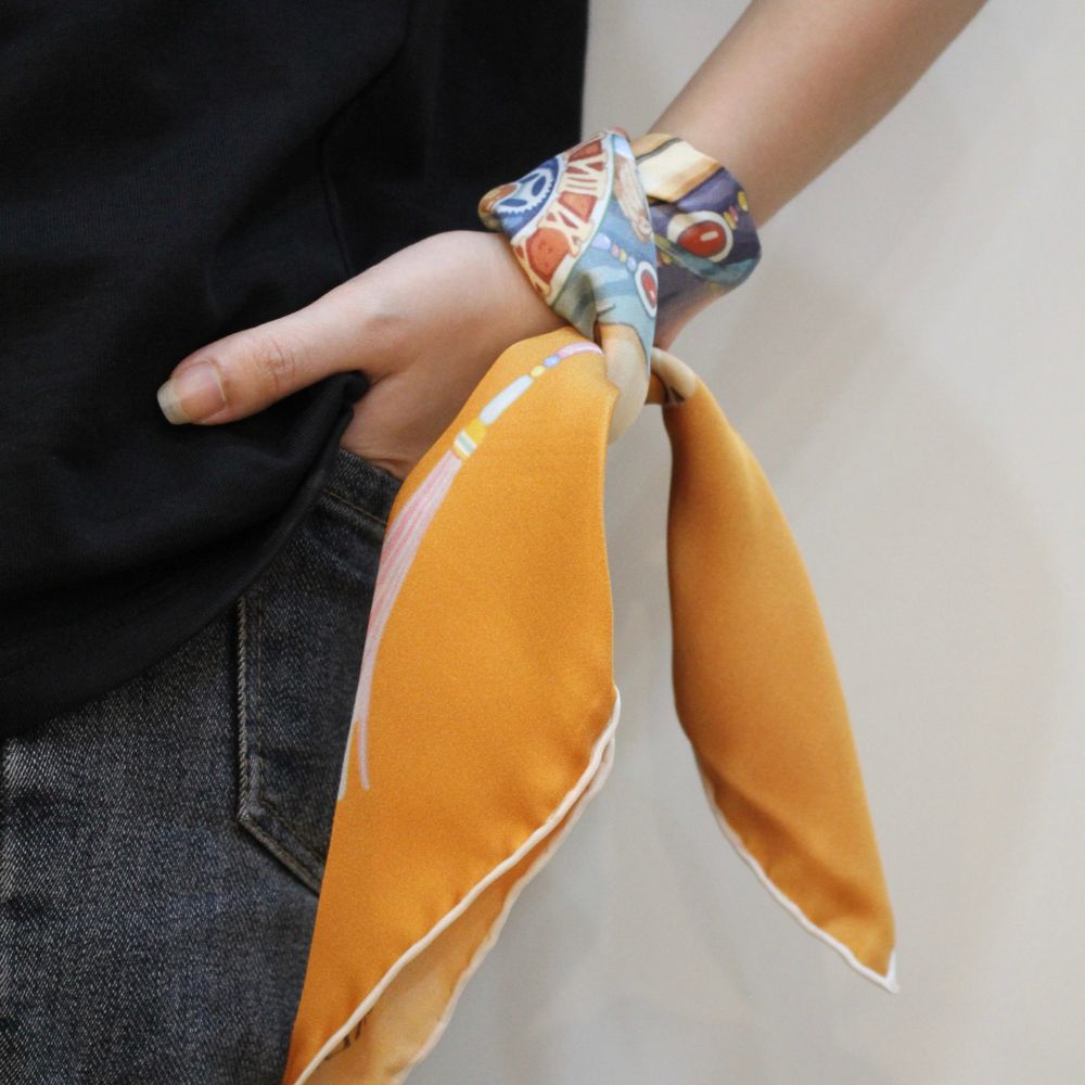 Khăn Lụa Tơ Tằm Vuông Thiết Kế Thanh Xuân 55cm - Cam