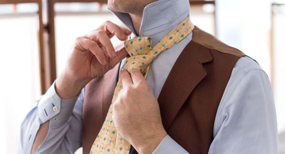 how-to-tie-a-cravat-cách-thắt-cà-vạt - 1